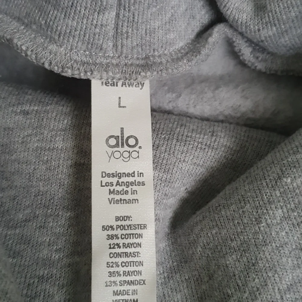 GUC alo funnel neck sweatshirt, size L - Picture 6 of 9